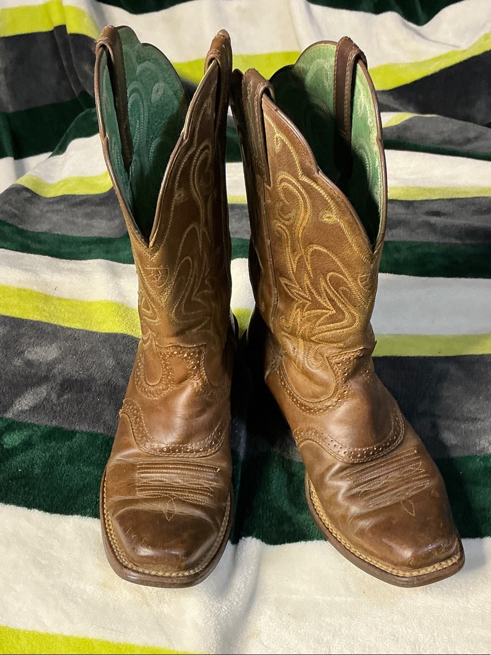 Women’s Ariat Brown Leather Western Cowboy Boots with Green Lining Size 6